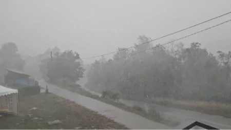 Potop u ovom delu Srbije: Kiša i grad tukli bez prestanka, ne vidi se prst pred okom (VIDEO)