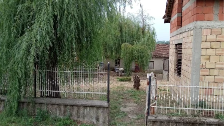 Domaćinstvo sa 50 ari placa za samo 25.000 evra! Ima ogroman potencijal