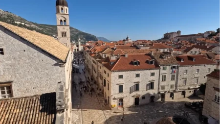 Tražila da usitni evre, a dobila lisice: Na recepciji u Dubrovniku napravila kobnu grešku