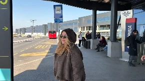 Ima milione, a vozi stari auto od 2006. godine! Naša pevačica napustila Beograd, a kasnije otkrila i zbog čega