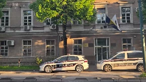 Ubio brata, majci odrubio glavu, pa zaćutao pred tužiocem: Saslušan Adnan, osumnjičeni za stravičan porodični zločin (VIDEO)