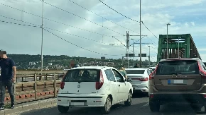 Vozači zarobljeni na Pančevačkom mostu! Lančani sudar napravio haos