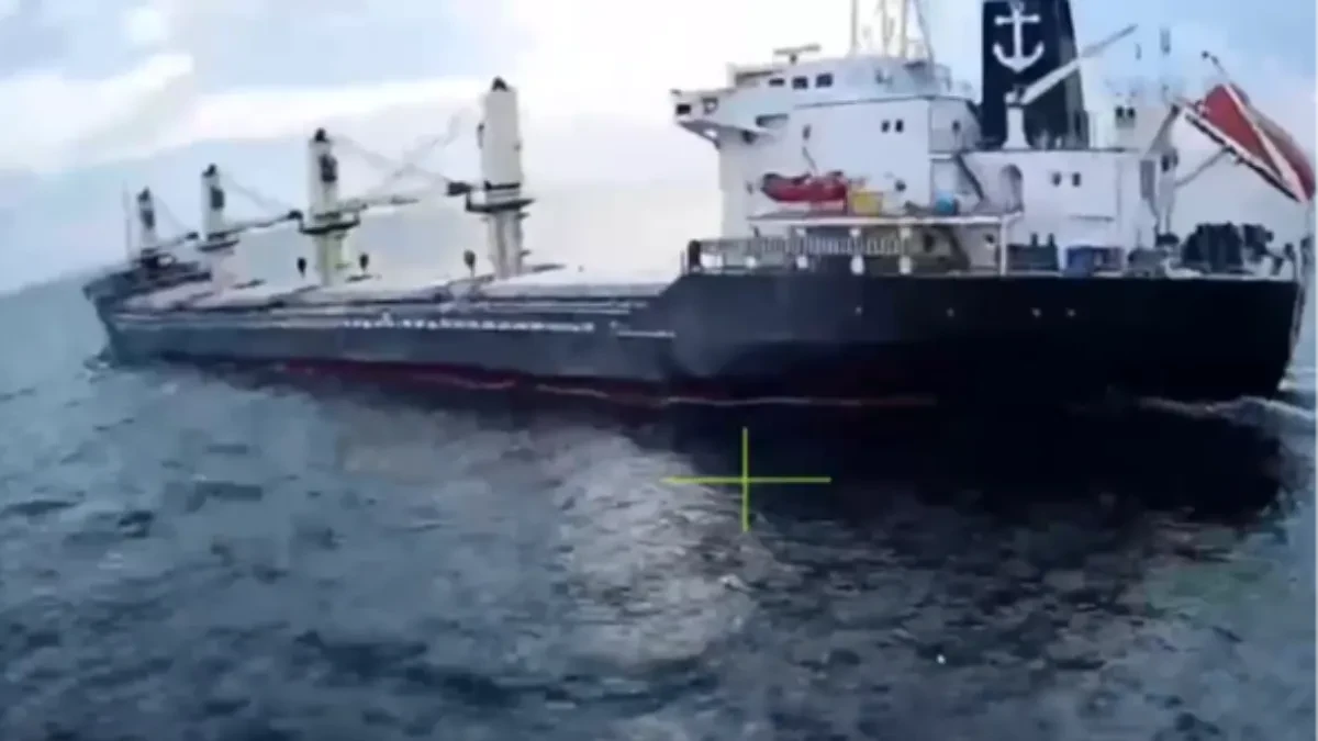 „Geranj-2“ se zakucao u brod u Crnom moru: Rusi objavili snimak (VIDEO)