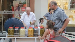  Ne izlazite na ulicu, bez kiselog krastavca: Milioni ljudi ovo rade, kad čujete za šta je dobro i vi ćete