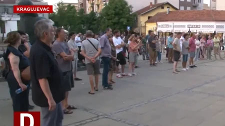 Blokaderi organizovali "studentsku tribinu" u gradu od 171.000 ljudi, došlo im - 100! A prosek godina je priča za sebe!