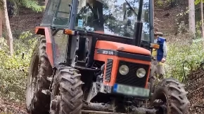 Muškarac se prevrnuo s traktorom i poginuo: Velika tragedija kod Lučana 