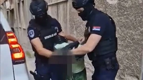 Upao ženi u dvorište, pa čak napao i policajce: Drama kod Lazarevca 
