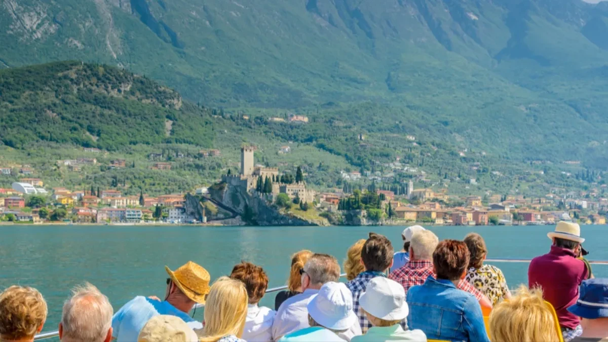 Grdosije vrebaju iz dubina, turisti sve uplašeniji: Prelepo italijansko jezero je u velikom problemu