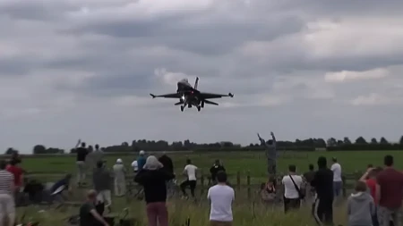 Zavijaju sirene, odjekuju detonacije! Krenuo je novi napad - SAD šalju dodatne borbene avione na Bliski istok