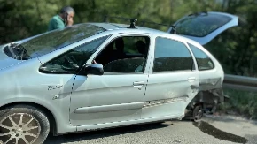 Udes na Ibarskoj magistrali kod Kraljeva! Automobil udario u bankinu i preprečio put