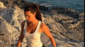 Ima noge za desetku, mišiće i preplanuo ten! Dragana Kosjerina pokazala u kakvoj je formi na odmoru, muškarcima padaju vilice (FOTO)