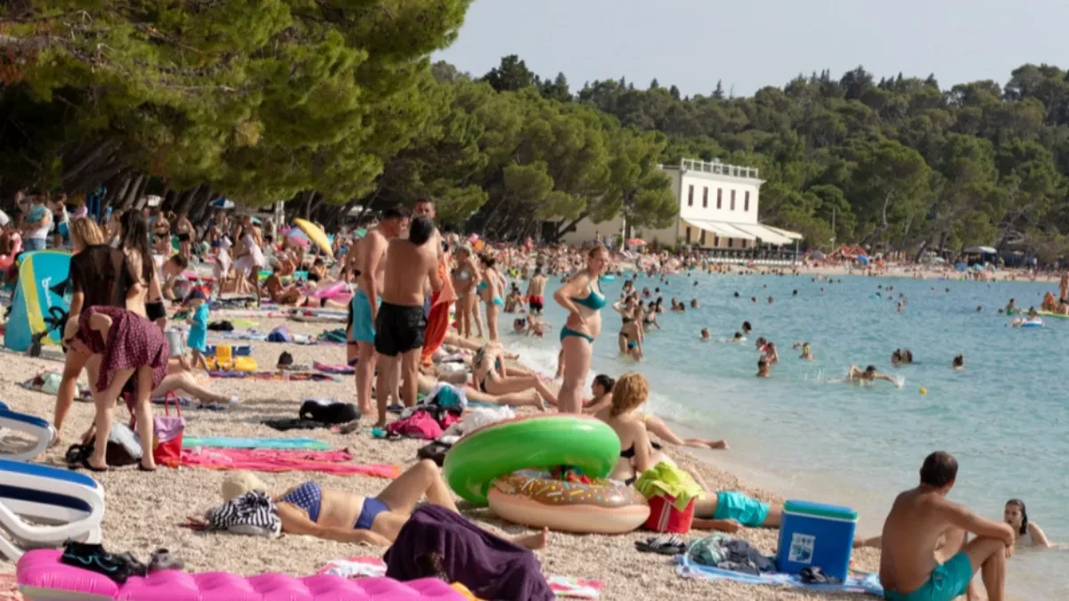 Jedan izgura celo letovanje: Stručnjaci pojasnili da li treba prati peškir za plažu kada smo na moru