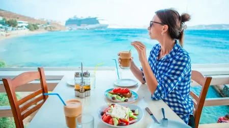 Na plaži piće samo bez leda: 5 saveta lekara da vam se letovanje ne pretvori u noćnu moru