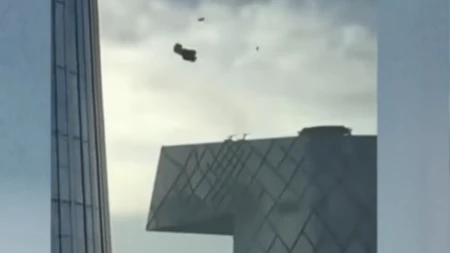 Otkrivene mračne misli pilota! Zakucao se u najvišu zgradu u Pekingu, nije preživeo (VIDEO)