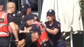 Vodeni topovi i suzavac na demonstrante: Haos u Albaniji, oklopna vozila ispred parlamenta (VIDEO)