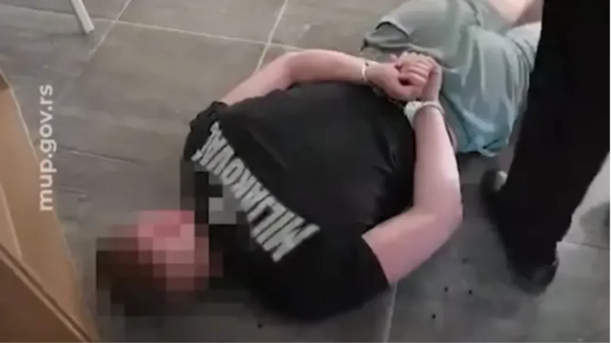 Klinac pao dok je prodavao drogu vršnjaku, u stanu krio stotine paketića i gomilu deviza