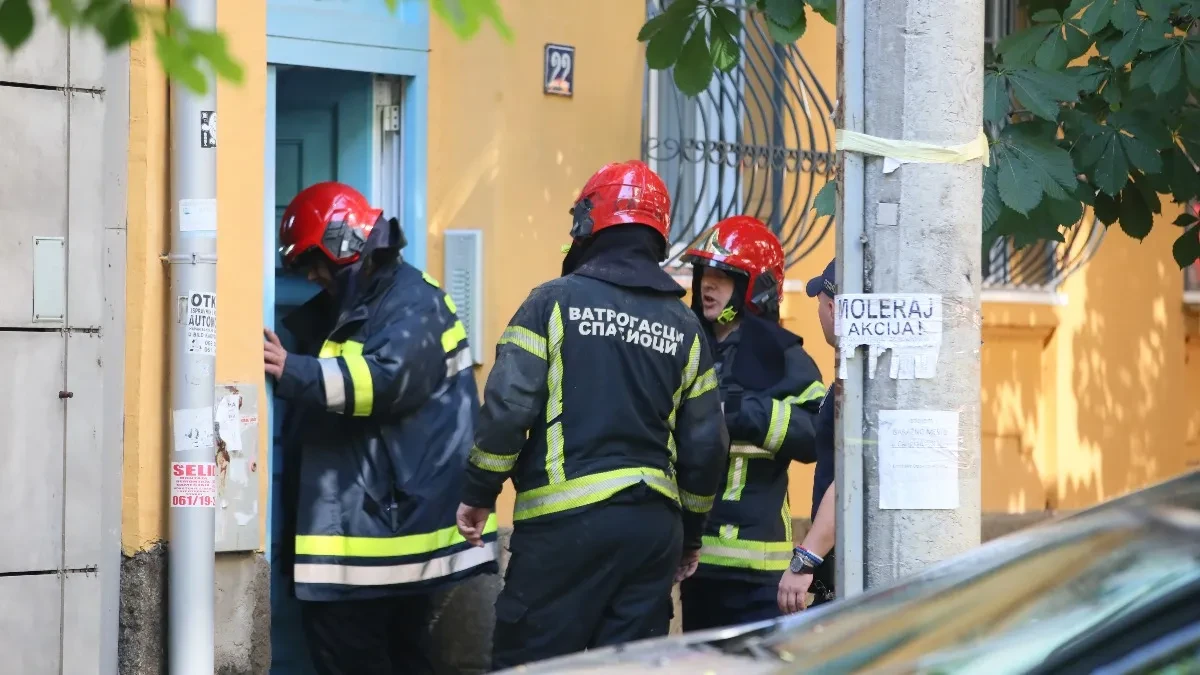 Buknuo požar na šinobusu kod Jasenovika: Kulja gust dim