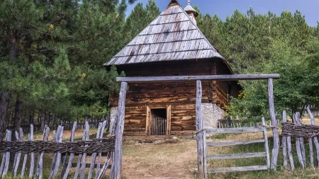 Ako vam je ovo ostalo od bake i deke, ne bacajte - danas vredi mnogo više nego nekada