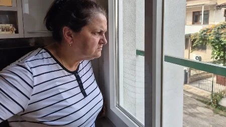 Komšija mi je zbog kante za đubre ostavio preteću poruku! Pogledajte šta piše, da ga prijavim policiji? 