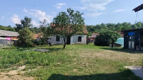 Renovirana kuća sa 13 ari placa za 34.900 evra! Na samo 10 minuta od Jagodine, useljiva bez ulaganja