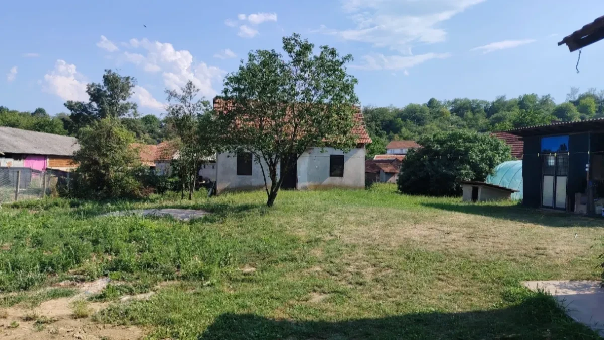 Renovirana kuća sa 13 ari placa za 34.900 evra! Na samo 10 minuta od Jagodine, useljiva bez ulaganja