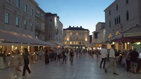 "Toliko novca za 2 pića? Skuplje nego u Londonu!" Turistkinju šokirali cenama na Jadranu
