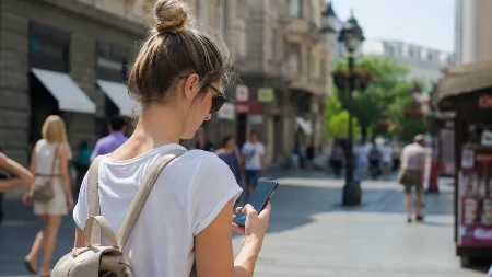 Beograđanka pronašla telefon penzionerke iz Švedske: Njen gest oduševio je mnoge, a nastavak priče nasmejao internet