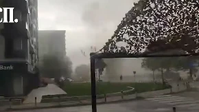 Apokalipsa u Skoplju! Orkanski vetar nosio krovove, grad u potpunom haosu (VIDEO)