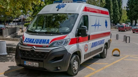 Radnica teško povređena: Pala sa trećeg na drugi sprat magacina