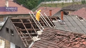 Oluja na jugu Srbije kidala krovove! Počupano drveće, ostali bez struje