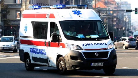 Stravična nesreća na Vračaru: Automobil pokosio ženu na trotoaru, ostala bez obe noge