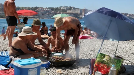 Pazite da ne dobijete salmonelu: Ovu hranu Srbi stalno nose na plažu, a nisu ni svesni opasnosti koja vreba