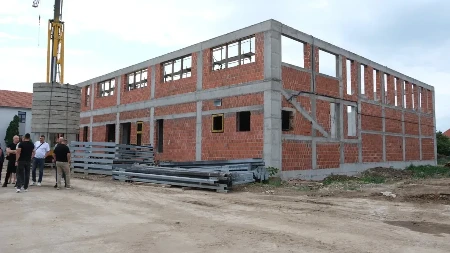 Ova opština na istoku Srbije dobija jednu od najmodernijih škola u državi, samo sala imaće preko 1.000 kvadrata: Glišić obišao radove i poručio - krenuću u nenajavljene kontrole
