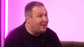 Raskrinkana gej afera na estradi! Žena neće da se razvede od pevača koji ima dečka, bitna joj je imovina