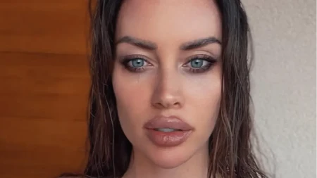 Može li vrelije od ovoga?! Skinula se žena Ognjena Amidžića: Pozira u kupaćem sa mokrom kosom (FOTO)