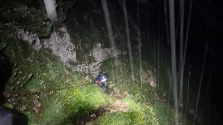 Žena upala u provaliju na Durmitoru: Spasioci hitno odjurili na lice mesta