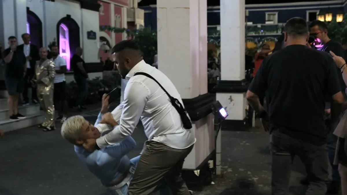 Asmin uhvatio Uroša za vrat i bacio ga na pod, žestoko nasrnuo na njega! Jeziv incident na žurci Elite! 