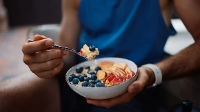 Šta jesti za večeru ako imate helikobakteriju? Ove namirnice mogu da umire želudac i olakšaju san