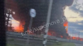 Dramatični snimci iz Rusije - ukrajinski dronovi seju haos sa neba! Gore rafinerije, eksplozije kod "ruskog Amazona"
