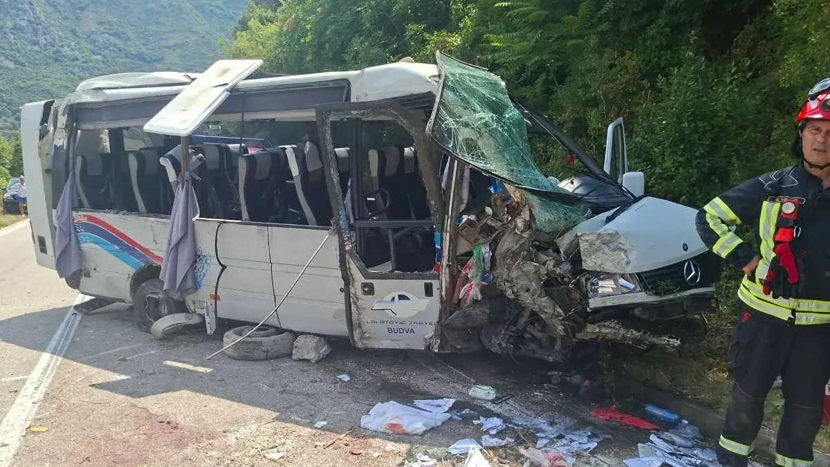 "Sin mi je od udarca izleteo iz krila i bukvalno visio iz autobusa": Stravična ispovest oca čije je dete najteže povređeno u udesu u Crnoj Gori