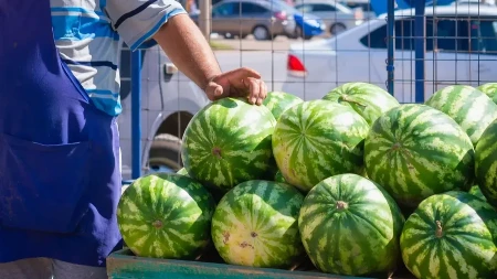 „Slađa od tuđe žene“: Zbog natpisa prodavca smeje se ceo region!
