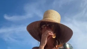 Hajdi Klum (53) se skinula u toples: Njene fotke s plaže svi komentarišu