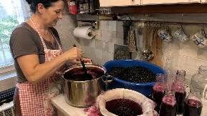 Domaći sok od aronije: Kako se pravi, čuva od kvarenja i pravilno pije, jer tu svi greše!