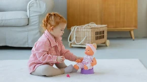 Boja urina kod deteta: šta može da znači i kada treba obratiti pažnju?