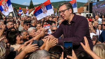Vučić sa narodom u Drežniku! Reka ljudi dočekala predsednika: Aco, Srbine! (FOTO/VIDEO)
