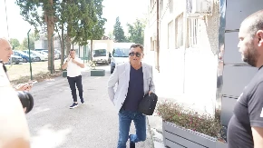 Voditelj (61) oženio 17 godina mlađu doktorku: Na venčanju je sve prisutne šokirao ovim potezom!