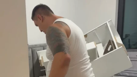 Kristijan lomi sve po stanu! Kristina snimila neviđeni haos koji je napravio: "Iživljava se pred decom" (VIDEO)