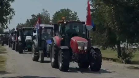 Bogatić čeka predsednika Vučića! Kilometarska kolona traktora, vijore se srpske zastave! (VIDEO)