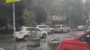 Strašno nevreme pogodilo delove Srbije! U ovom gradu se ništa ne vidi od kišne zavese! (VIDEO)