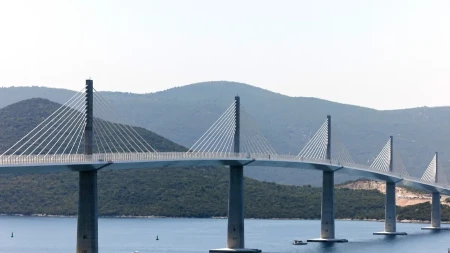 Gde su sada blokaderi da ruše i pljuju po Hrvatskoj: Novi most se raspada...  I, to je sasvim normalna stvar